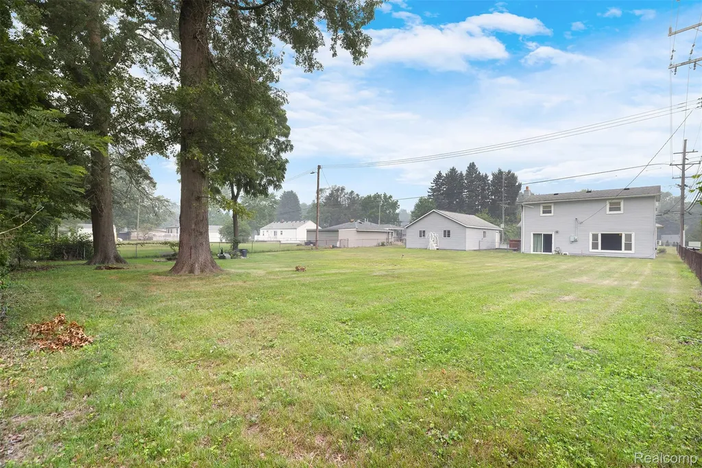 37483 Barth Street Romulus City MI 48174