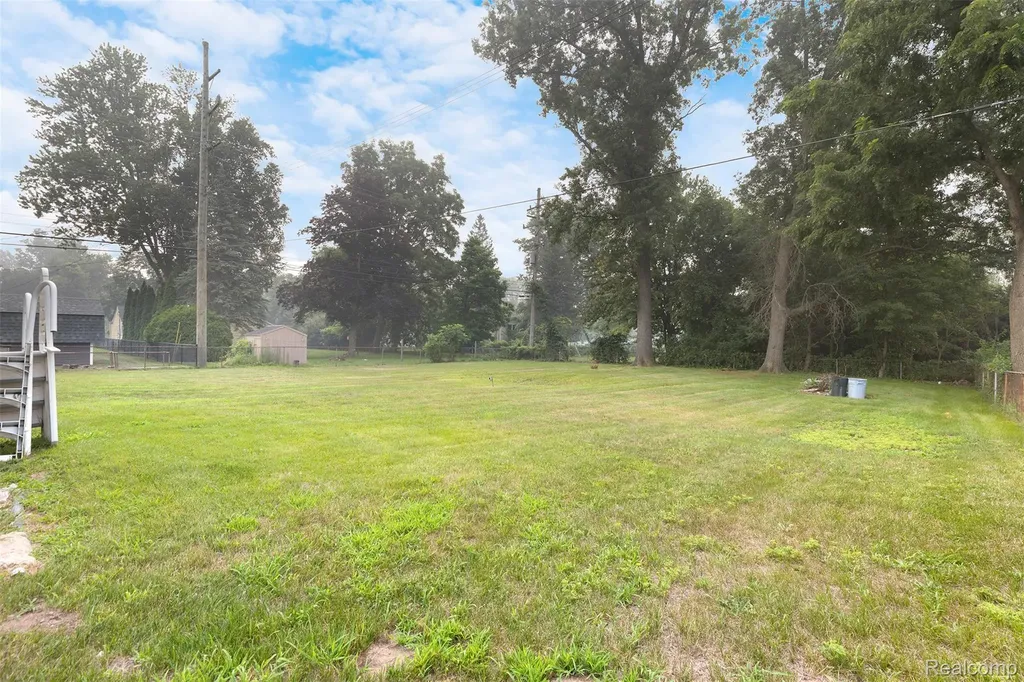 37483 Barth Street Romulus City MI 48174