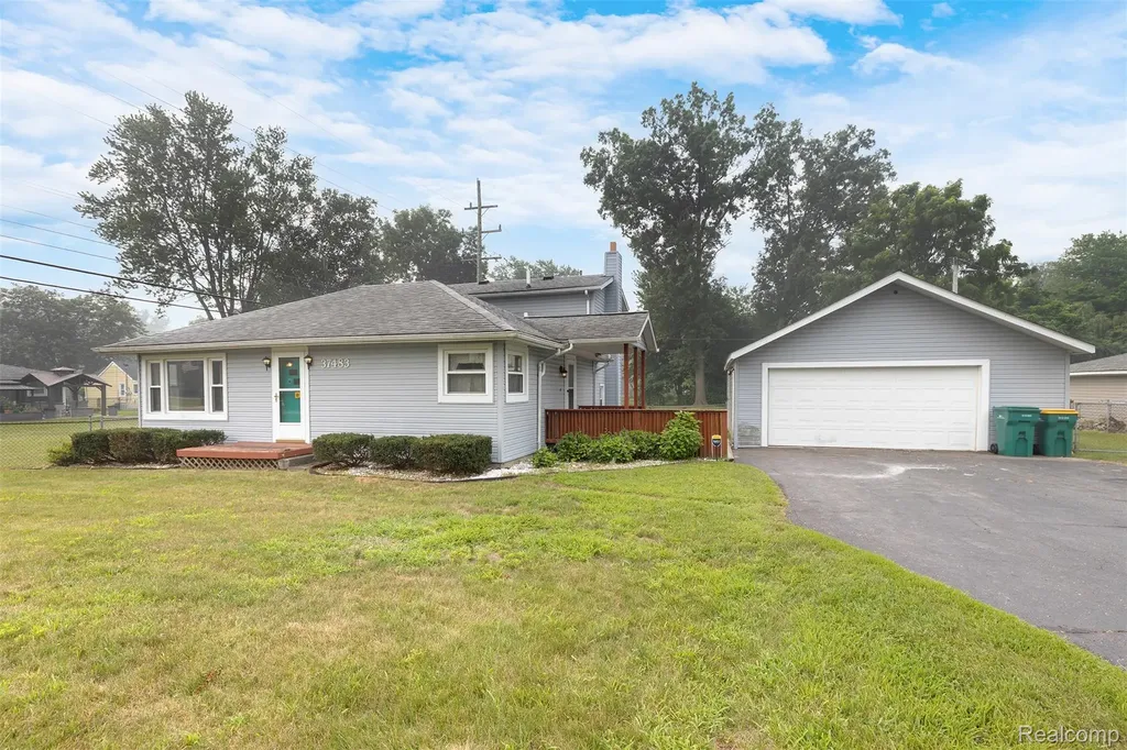 37483 Barth Street Romulus City MI 48174