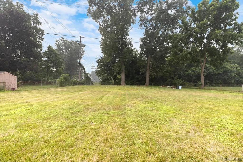 37483 Barth Street Romulus City MI 48174