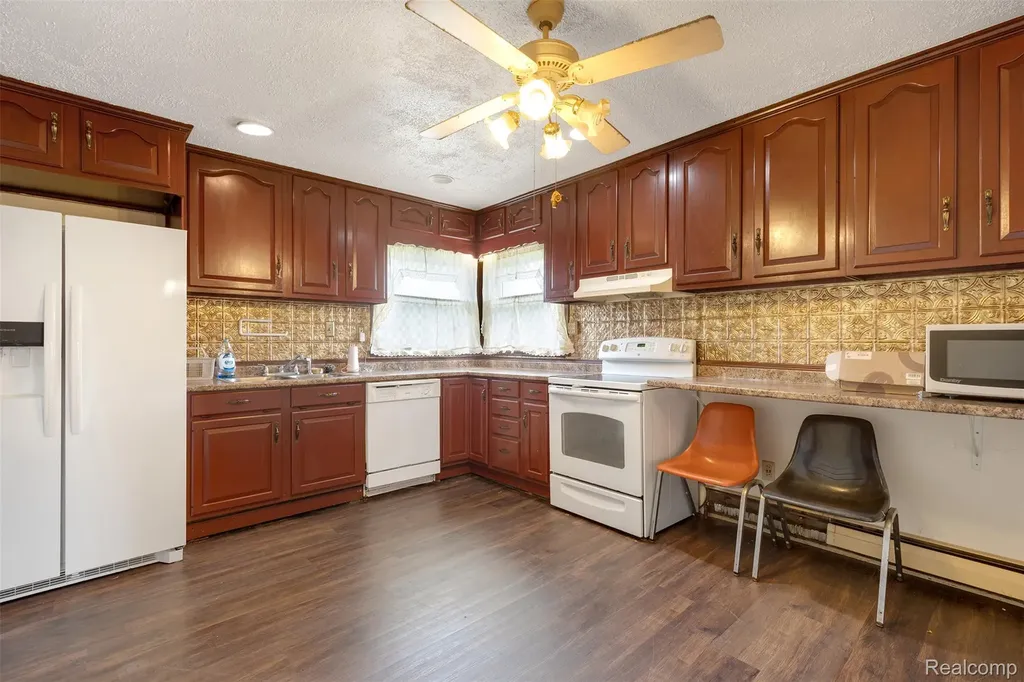37483 Barth Street Romulus City MI 48174