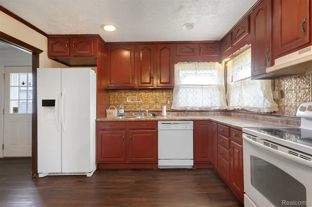 37483 Barth Street Romulus City MI 48174