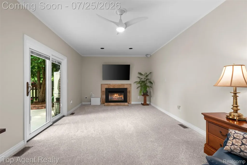 5963 Cliffside Drive Troy City MI 48085