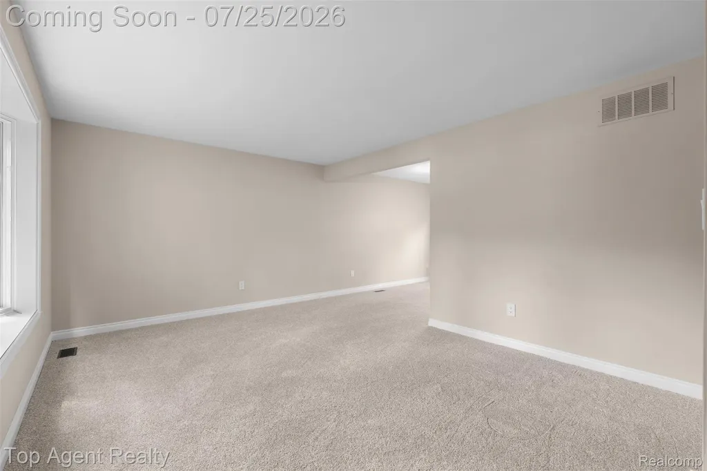 5963 Cliffside Drive Troy City MI 48085