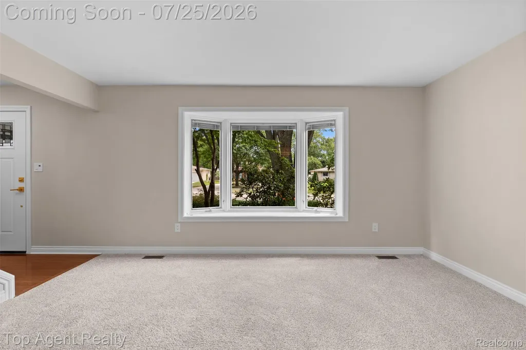 5963 Cliffside Drive Troy City MI 48085