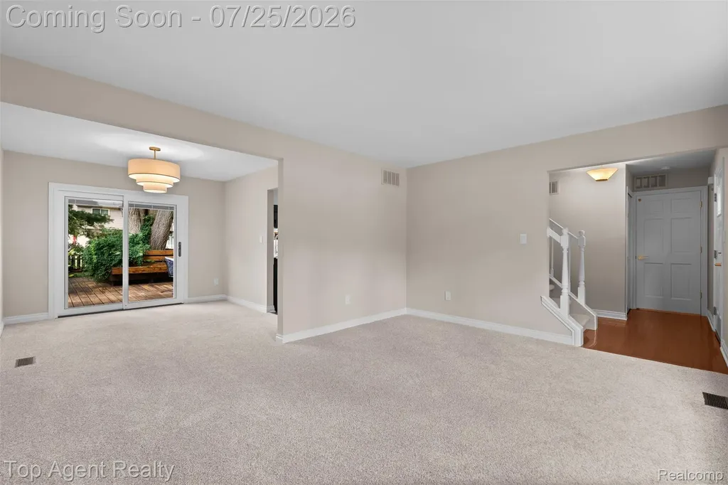 5963 Cliffside Drive Troy City MI 48085
