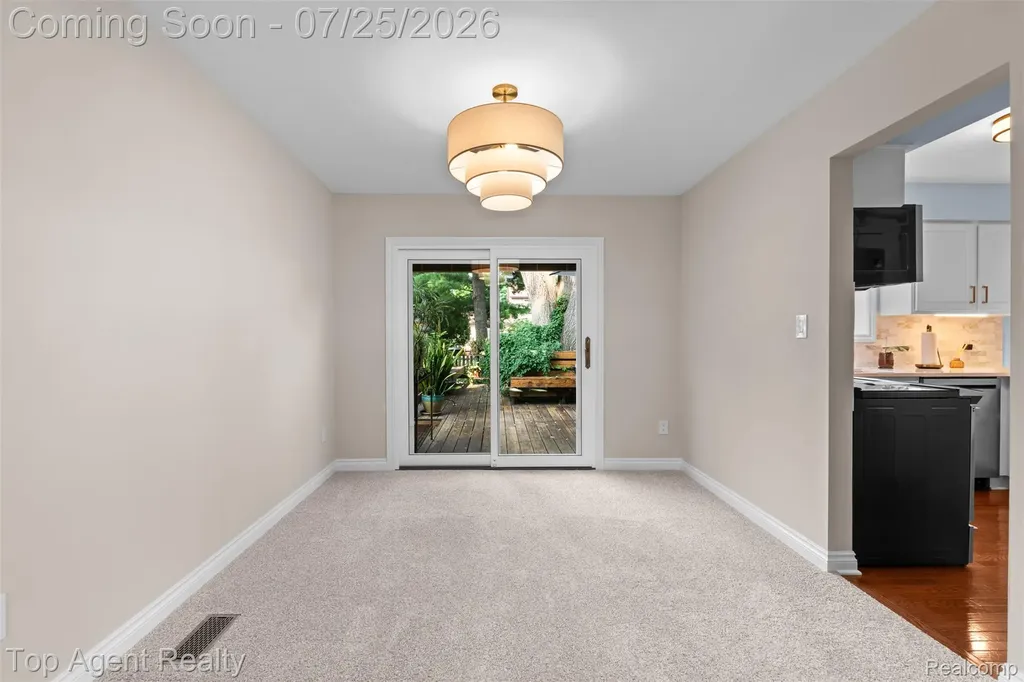 5963 Cliffside Drive Troy City MI 48085