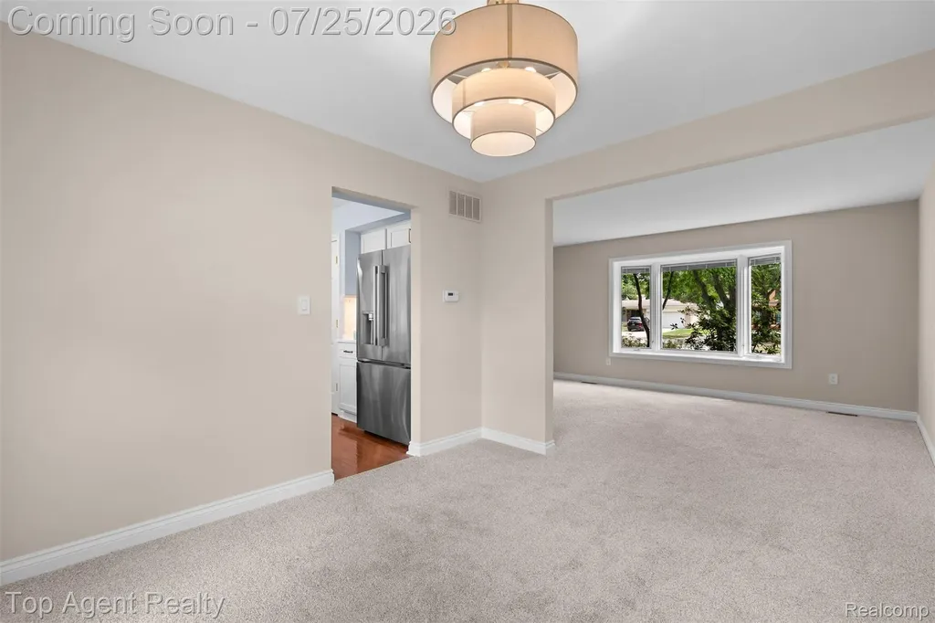 5963 Cliffside Drive Troy City MI 48085