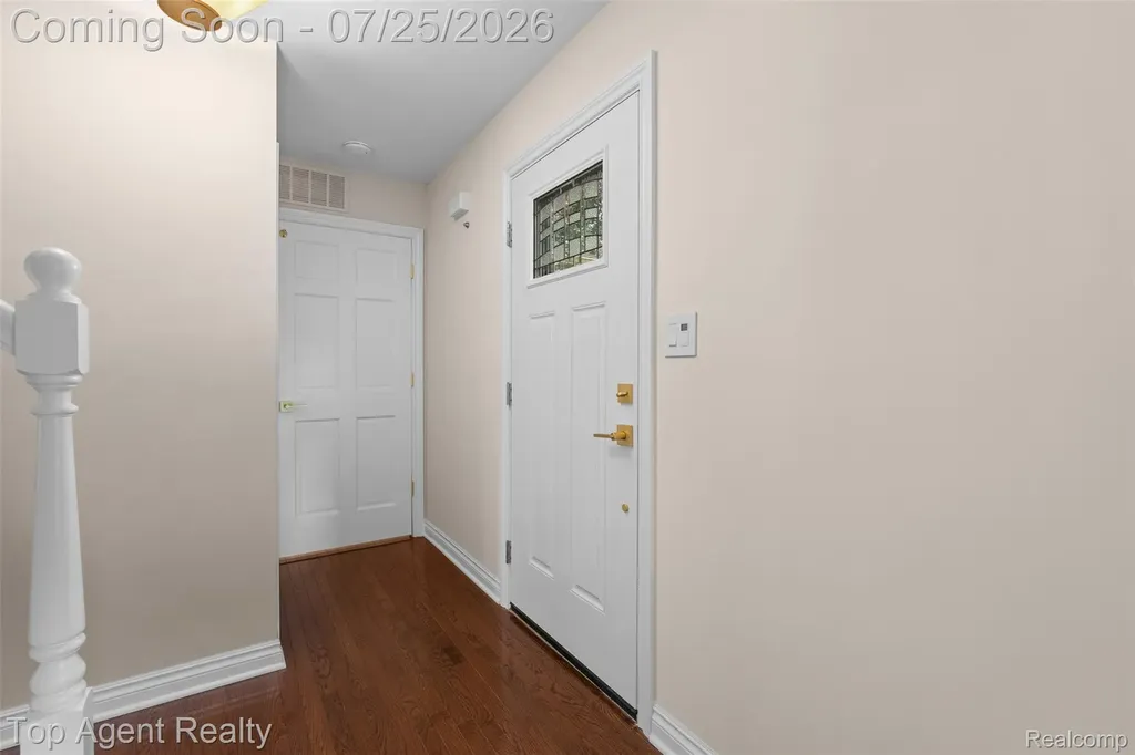 5963 Cliffside Drive Troy City MI 48085