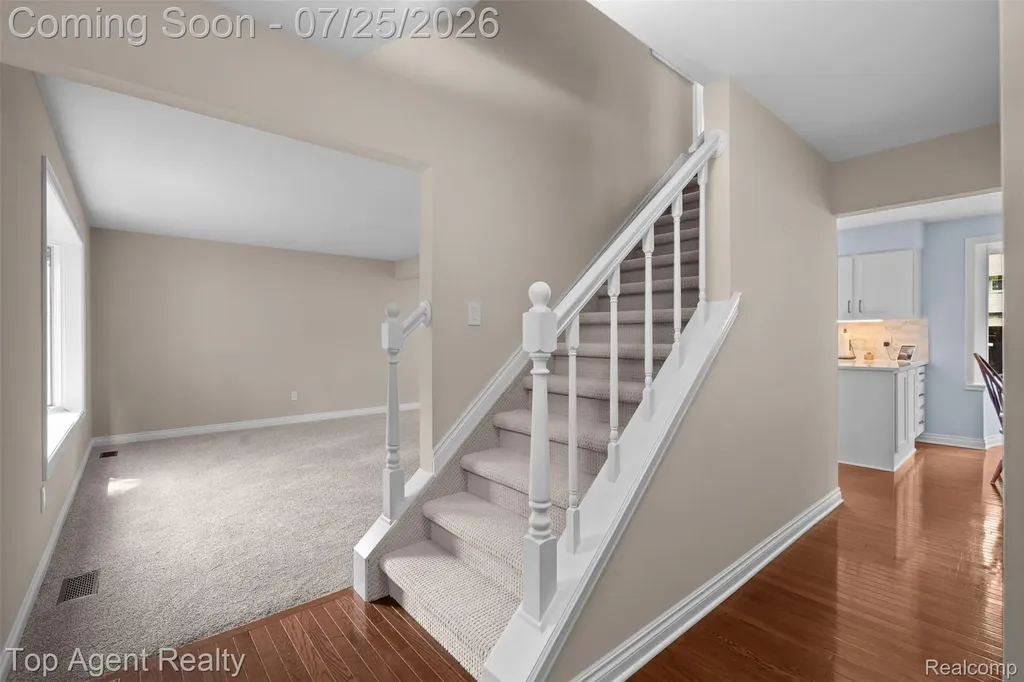 5963 Cliffside Drive Troy City MI 48085