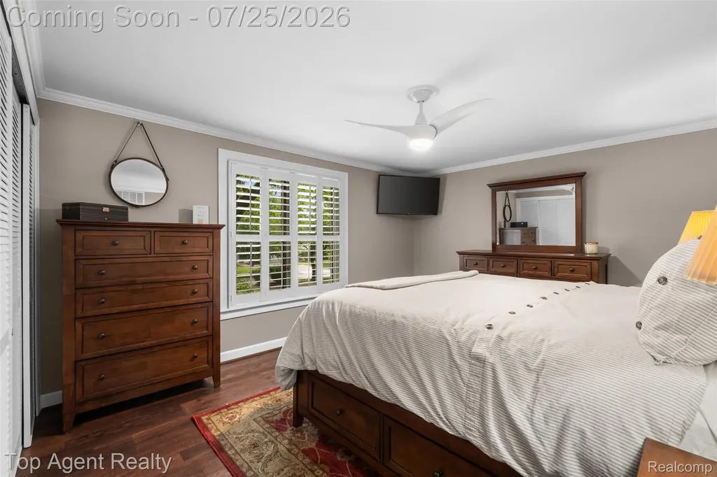 5963 Cliffside Drive Troy City MI 48085