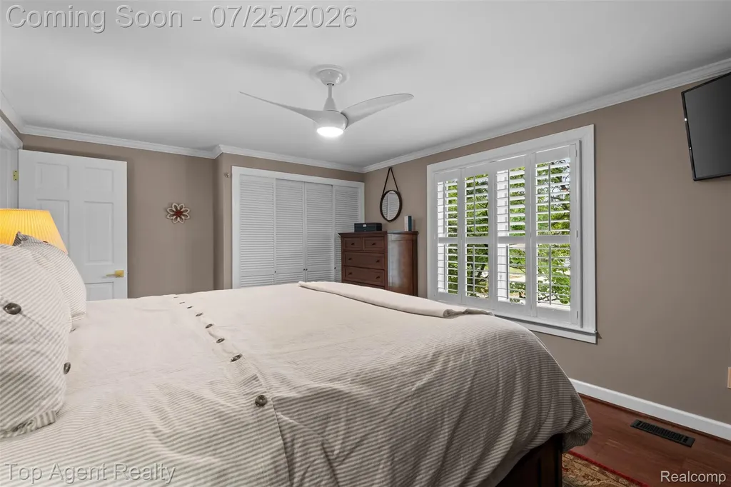 5963 Cliffside Drive Troy City MI 48085