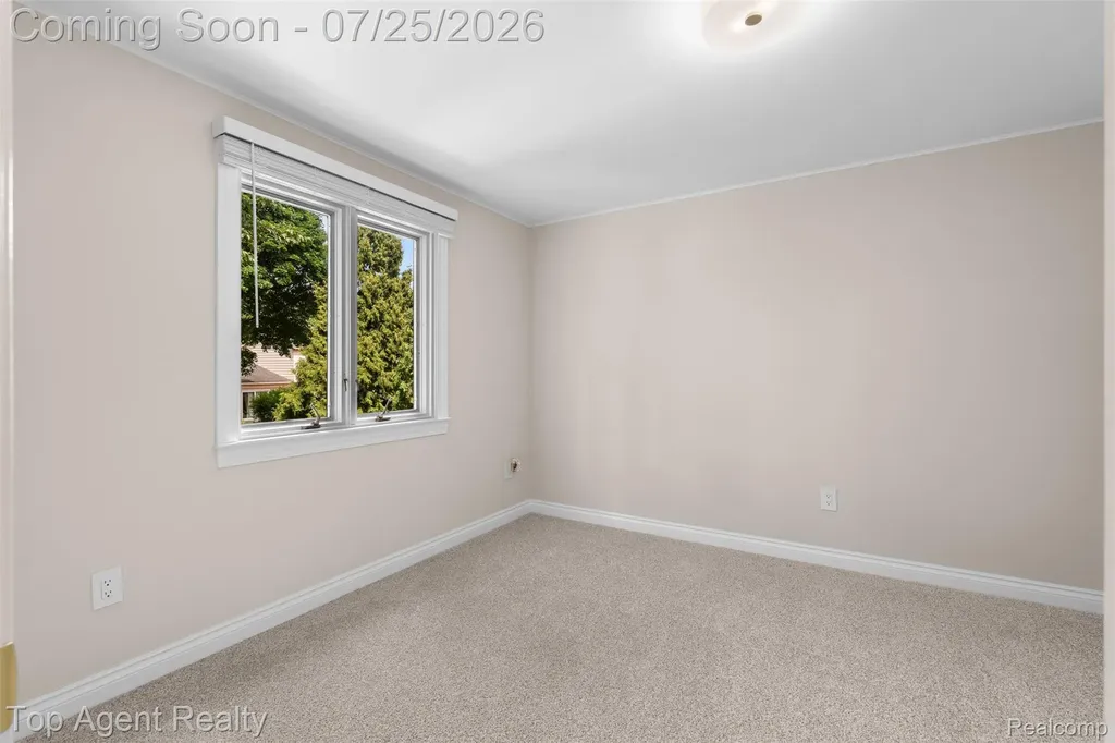 5963 Cliffside Drive Troy City MI 48085