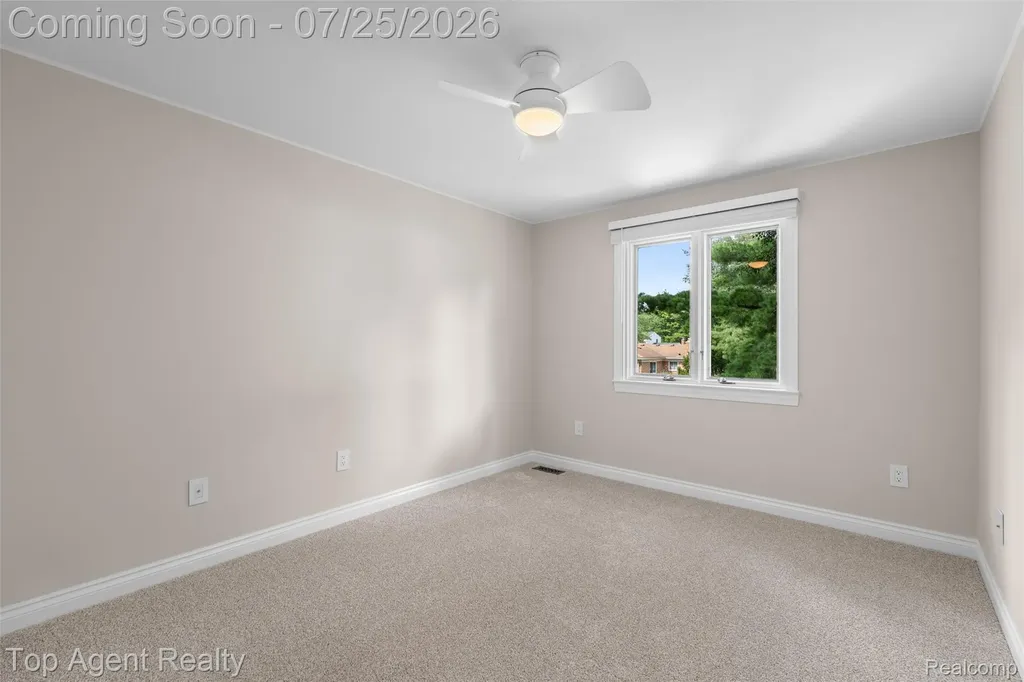 5963 Cliffside Drive Troy City MI 48085