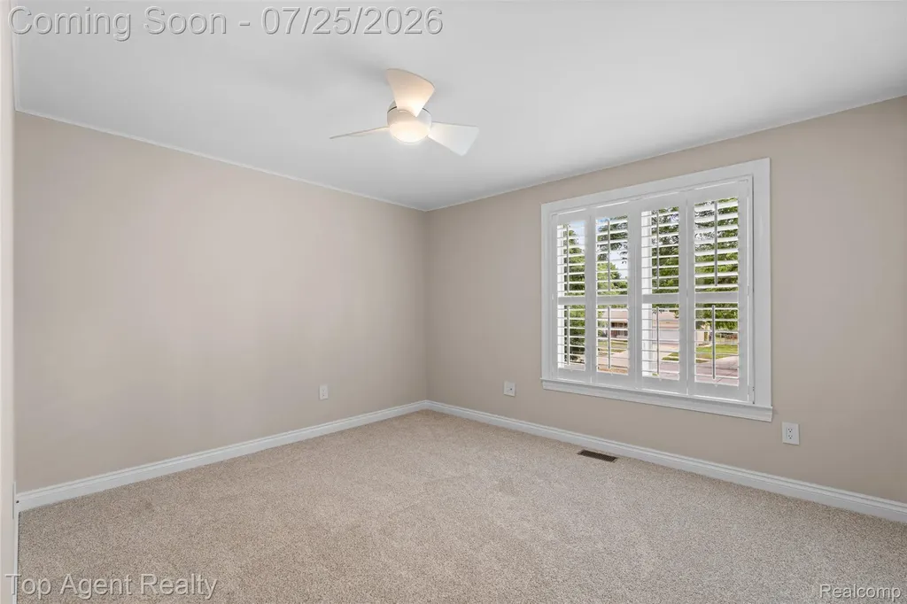 5963 Cliffside Drive Troy City MI 48085