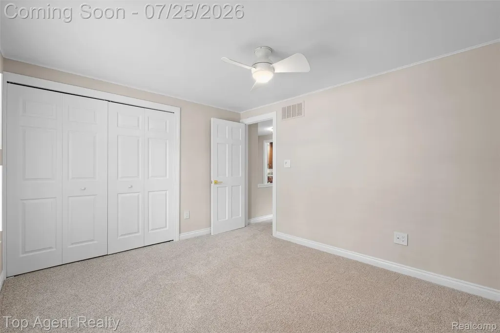 5963 Cliffside Drive Troy City MI 48085