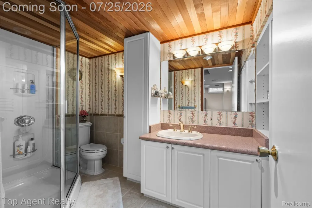 5963 Cliffside Drive Troy City MI 48085
