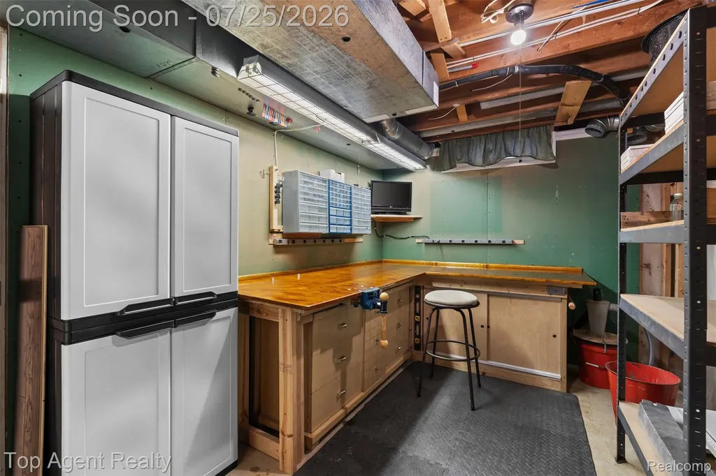 5963 Cliffside Drive Troy City MI 48085