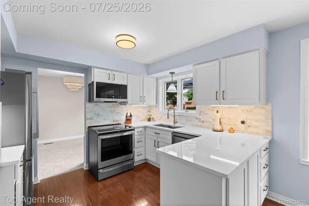 5963 Cliffside Drive Troy City MI 48085