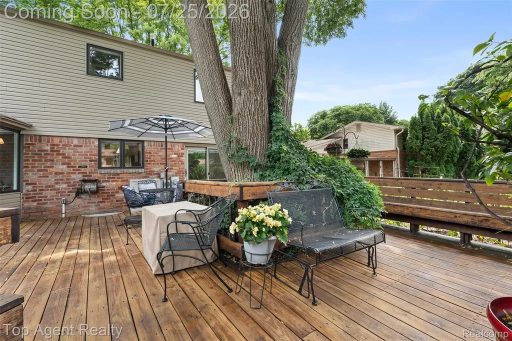5963 Cliffside Drive Troy City MI 48085