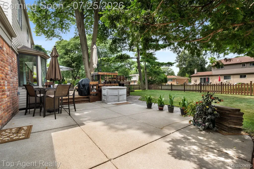 5963 Cliffside Drive Troy City MI 48085