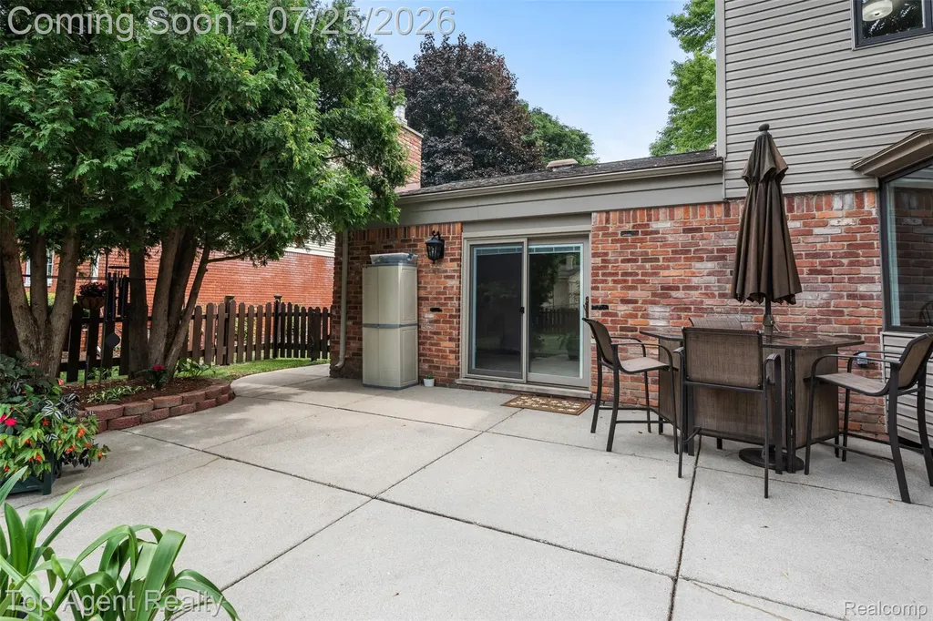 5963 Cliffside Drive Troy City MI 48085