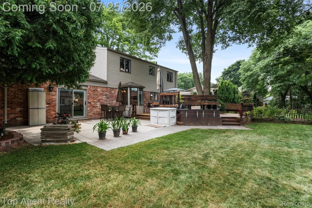 5963 Cliffside Drive Troy City MI 48085