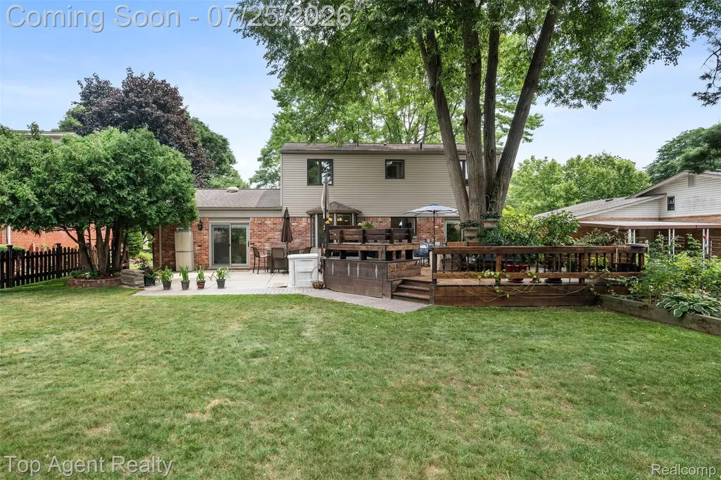 5963 Cliffside Drive Troy City MI 48085
