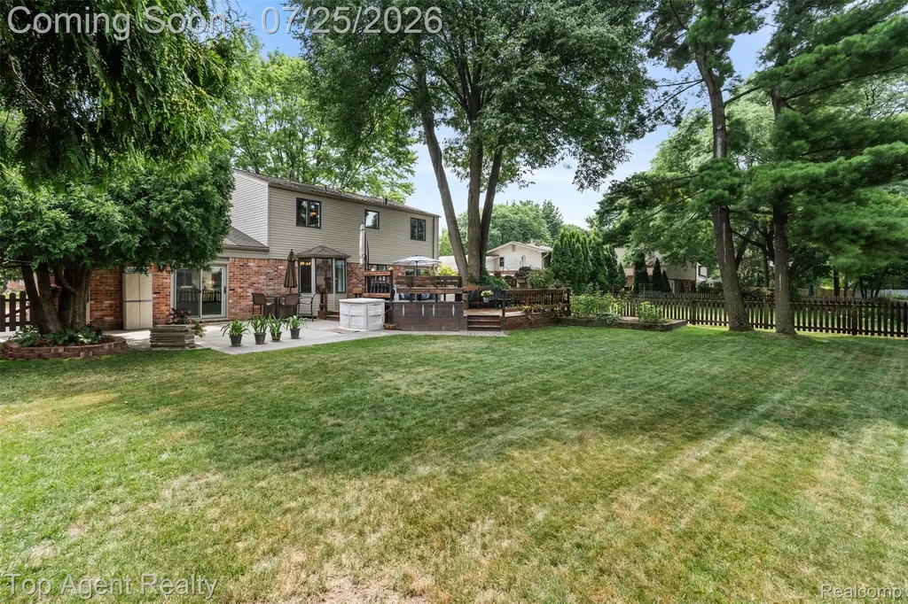 5963 Cliffside Drive Troy City MI 48085