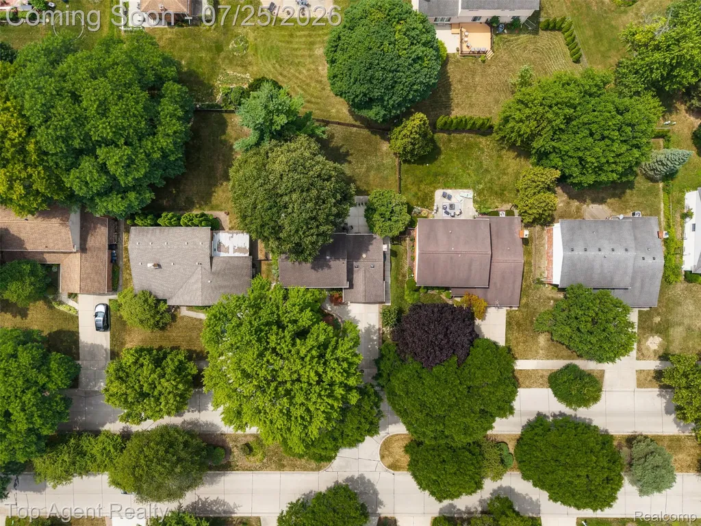 5963 Cliffside Drive Troy City MI 48085