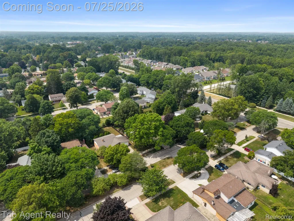 5963 Cliffside Drive Troy City MI 48085