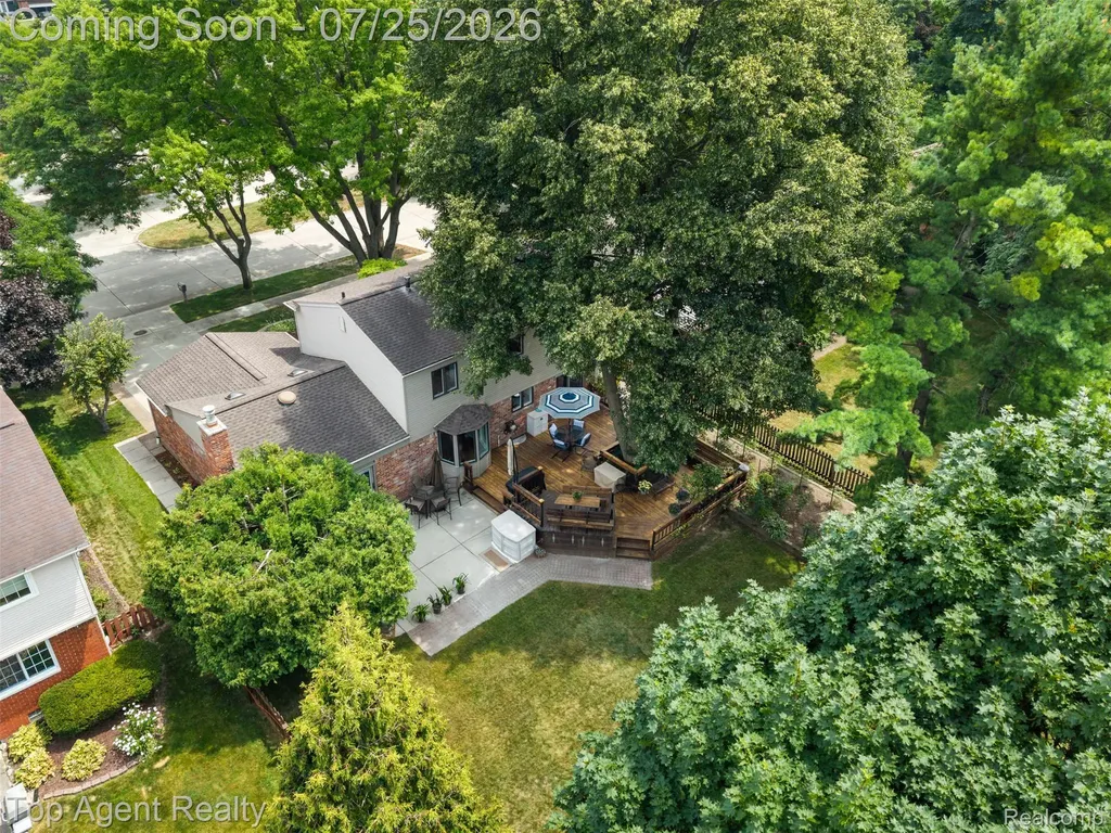5963 Cliffside Drive Troy City MI 48085