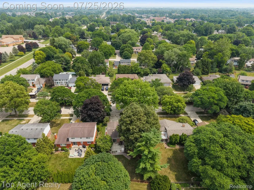 5963 Cliffside Drive Troy City MI 48085