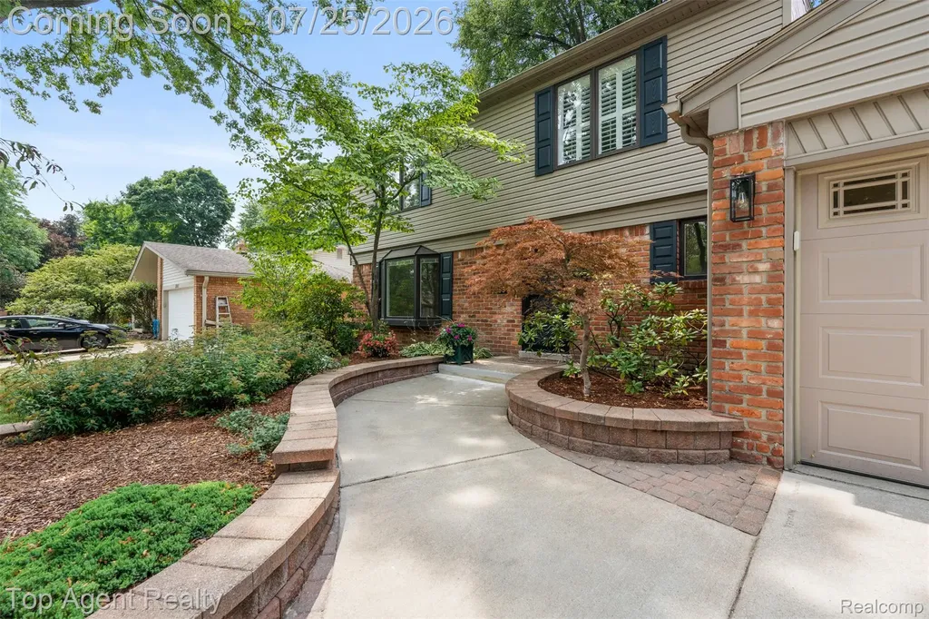 5963 Cliffside Drive Troy City MI 48085
