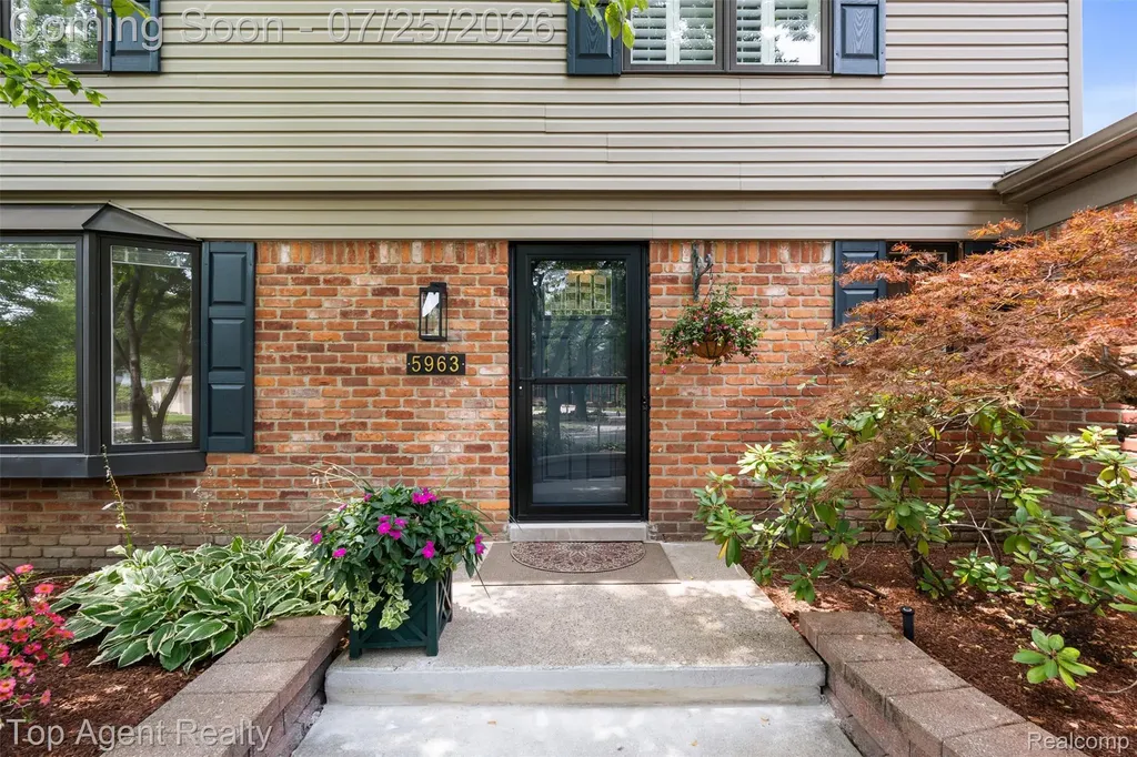 5963 Cliffside Drive Troy City MI 48085