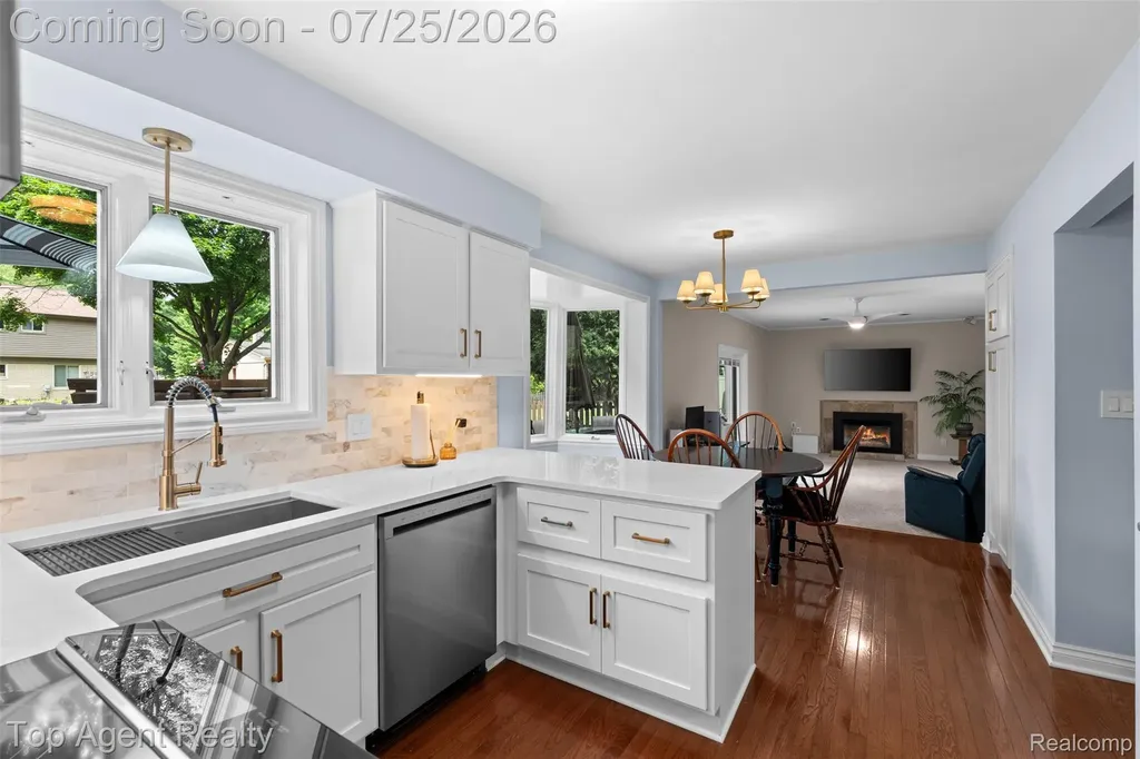 5963 Cliffside Drive Troy City MI 48085
