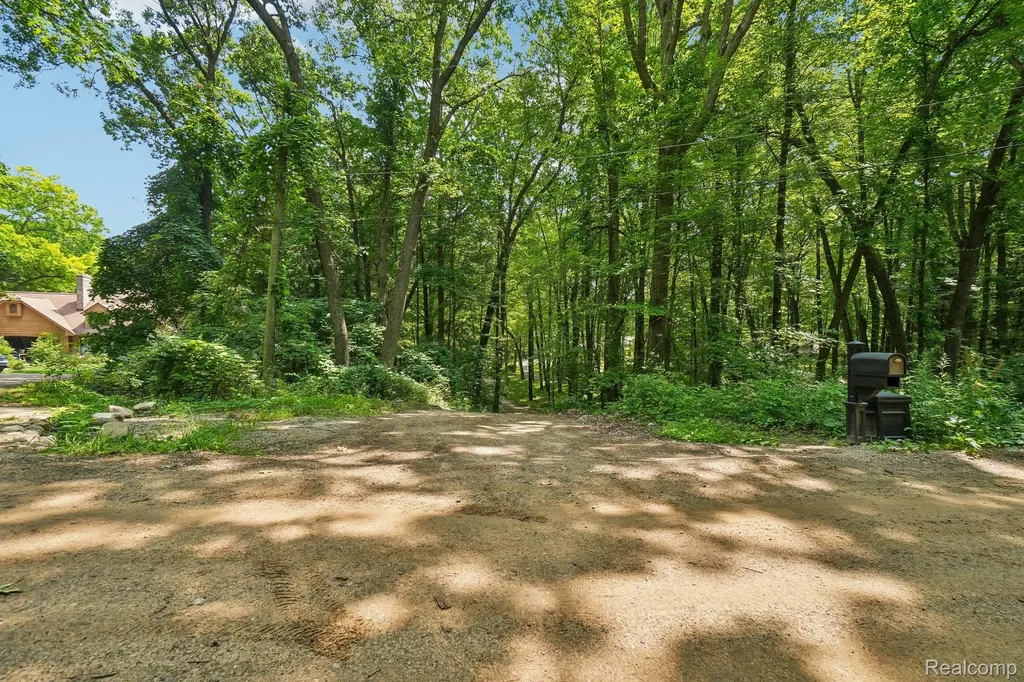 777 S Brandt Road Groveland Township MI 48462