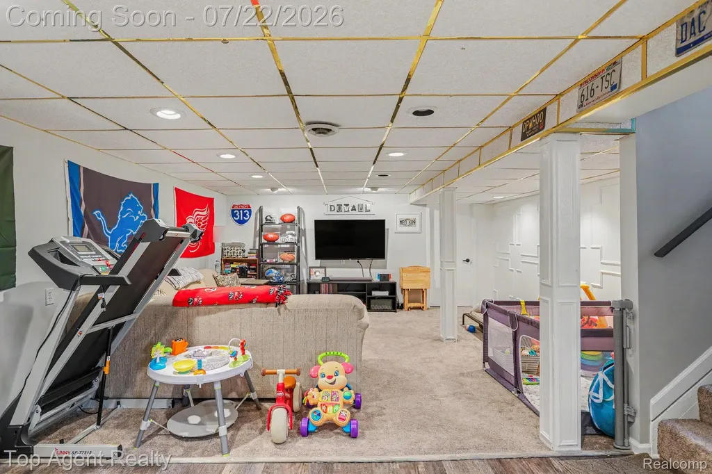 8835 Birkhill Drive Sterling Heights City MI 48314