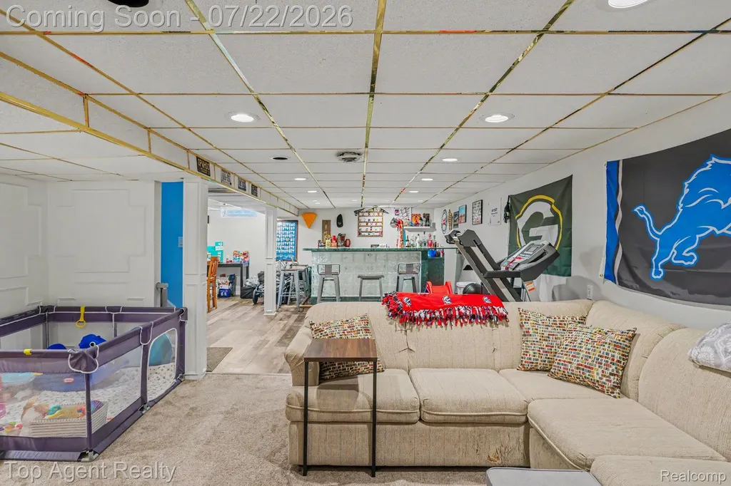 8835 Birkhill Drive Sterling Heights City MI 48314