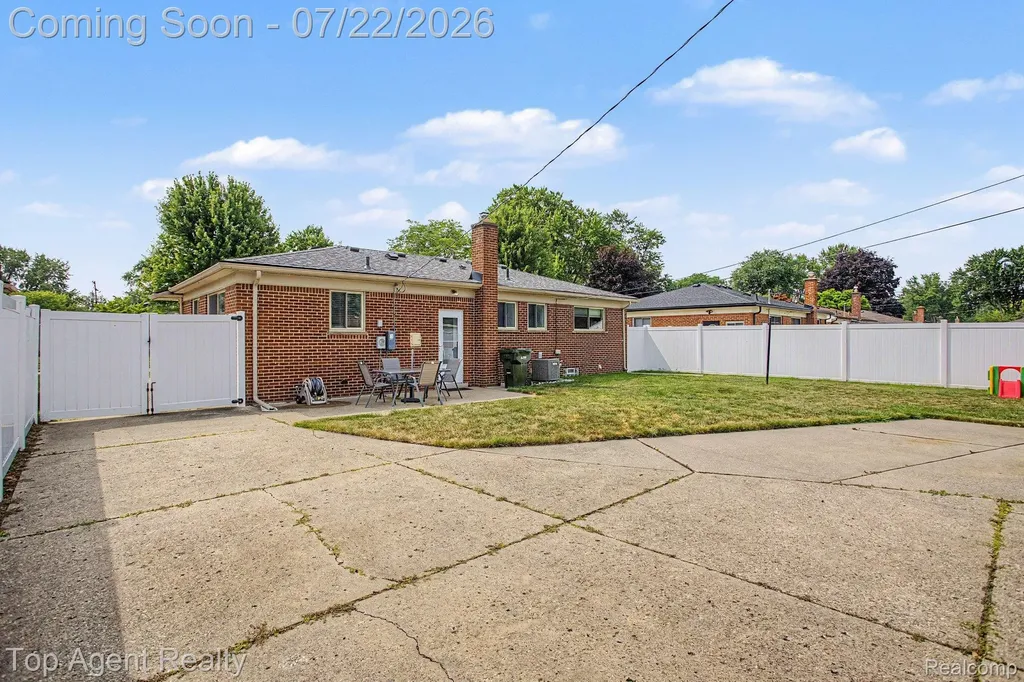 8835 Birkhill Drive Sterling Heights City MI 48314
