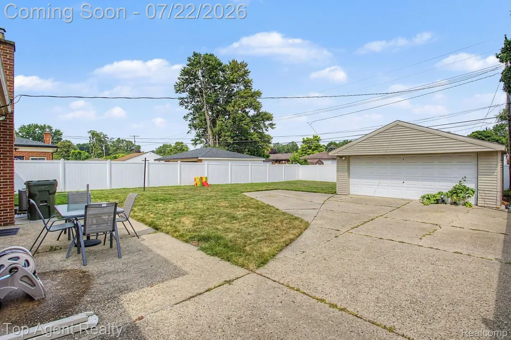 8835 Birkhill Drive Sterling Heights City MI 48314