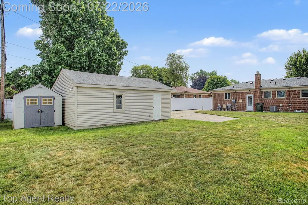 8835 Birkhill Drive Sterling Heights City MI 48314