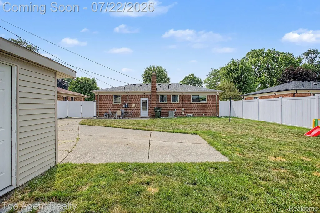 8835 Birkhill Drive Sterling Heights City MI 48314