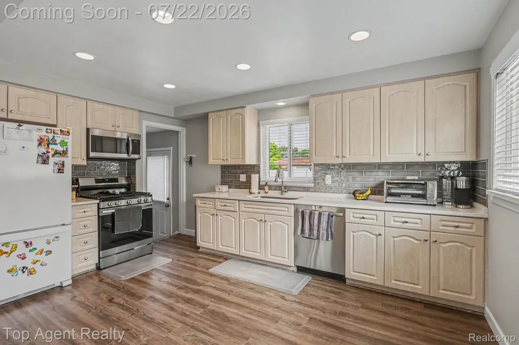 8835 Birkhill Drive Sterling Heights City MI 48314