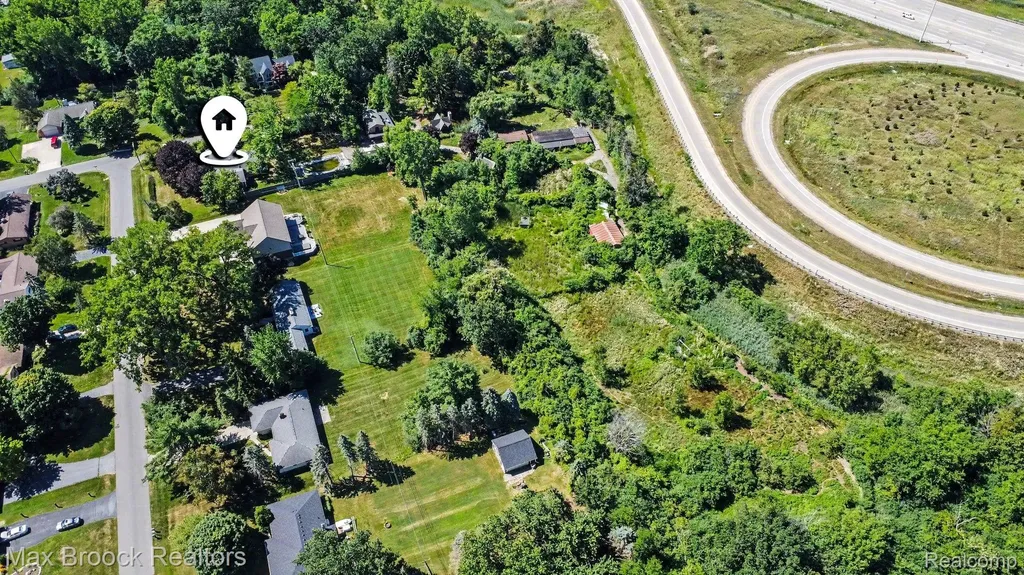 5501 Houghten Drive Troy City MI 48098