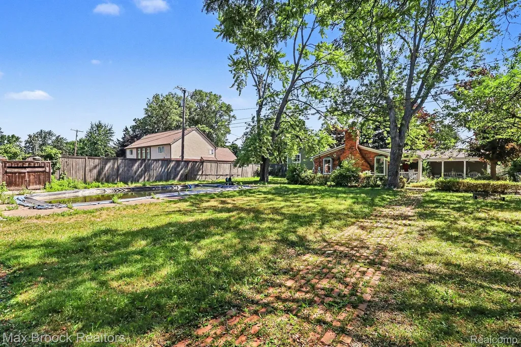 5501 Houghten Drive Troy City MI 48098