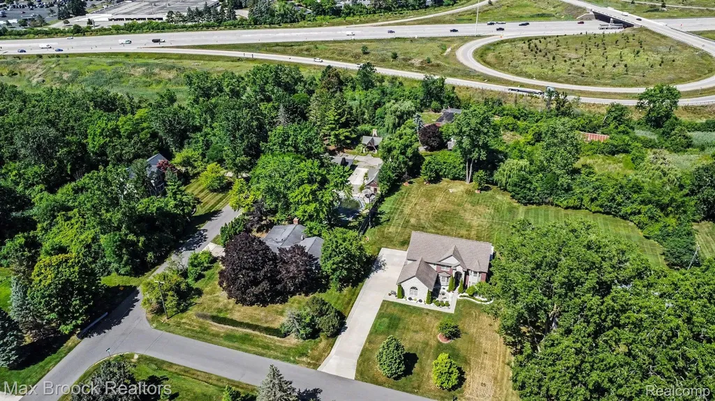 5501 Houghten Drive Troy City MI 48098