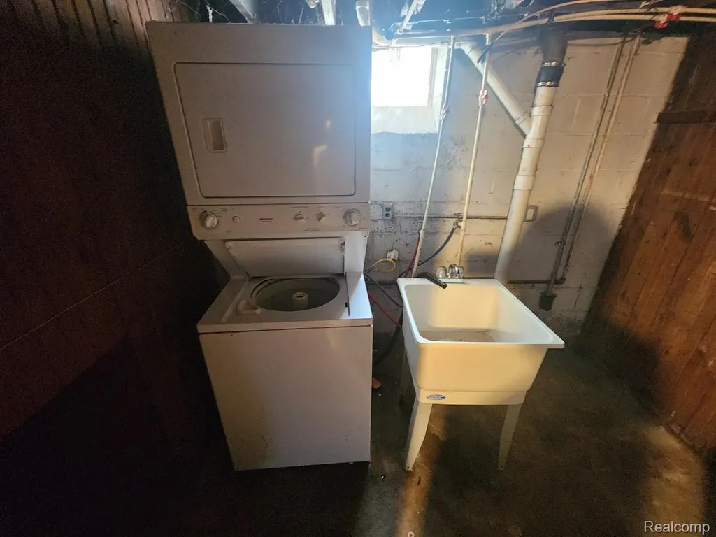 19552 Hamburg Street Detroit City MI 48205