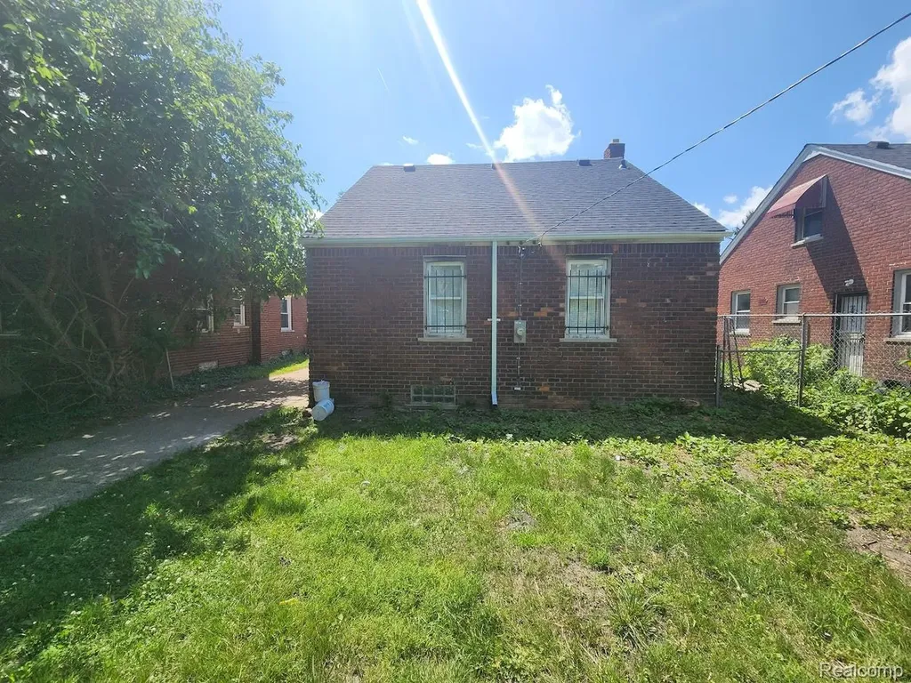 19552 Hamburg Street Detroit City MI 48205