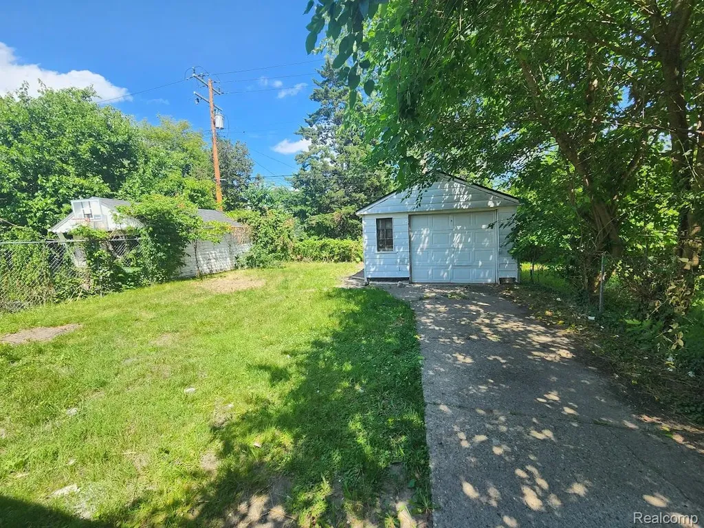 19552 Hamburg Street Detroit City MI 48205